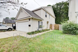 Building Photo - 320 Garcia Dr