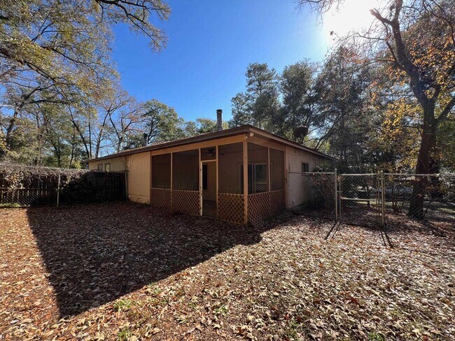 Foto del edificio - 2552 Panther Creek Rd