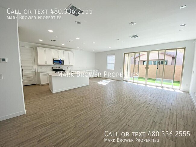 Building Photo - 9916 E Tiburon Ave