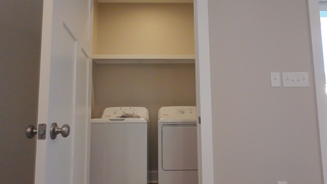 Foto del edificio - 231 Pineneedle Rd