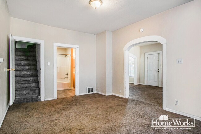 Building Photo - 1305 E Sorin St