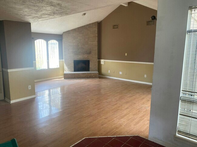 Foto del edificio - 6418 Gladewell Dr