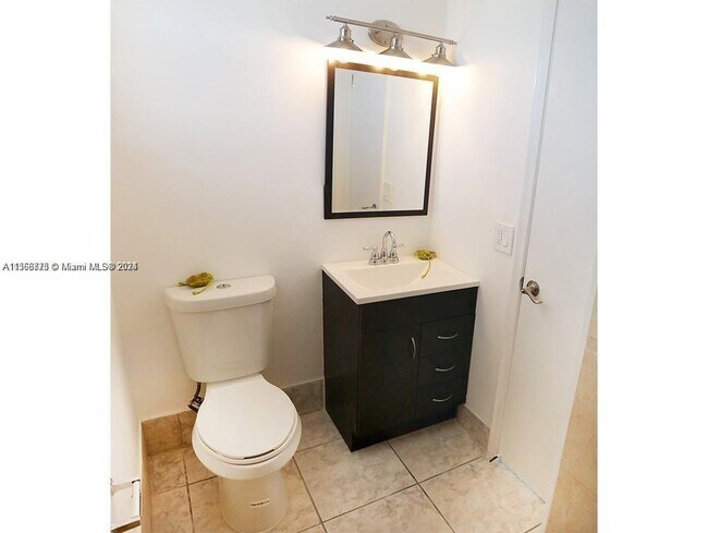 Foto del edificio - 7933 West Dr
