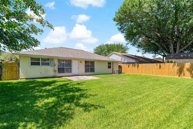 Foto del edificio - 7402 Shoshone Dr