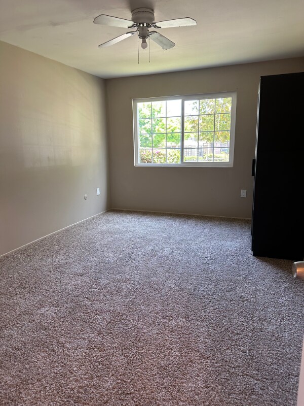 Foto del edificio - 240 W South St