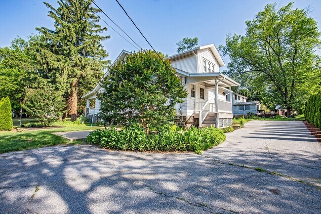 Building Photo - North Wilmington - 5 bedroom, 2 bathroom h...