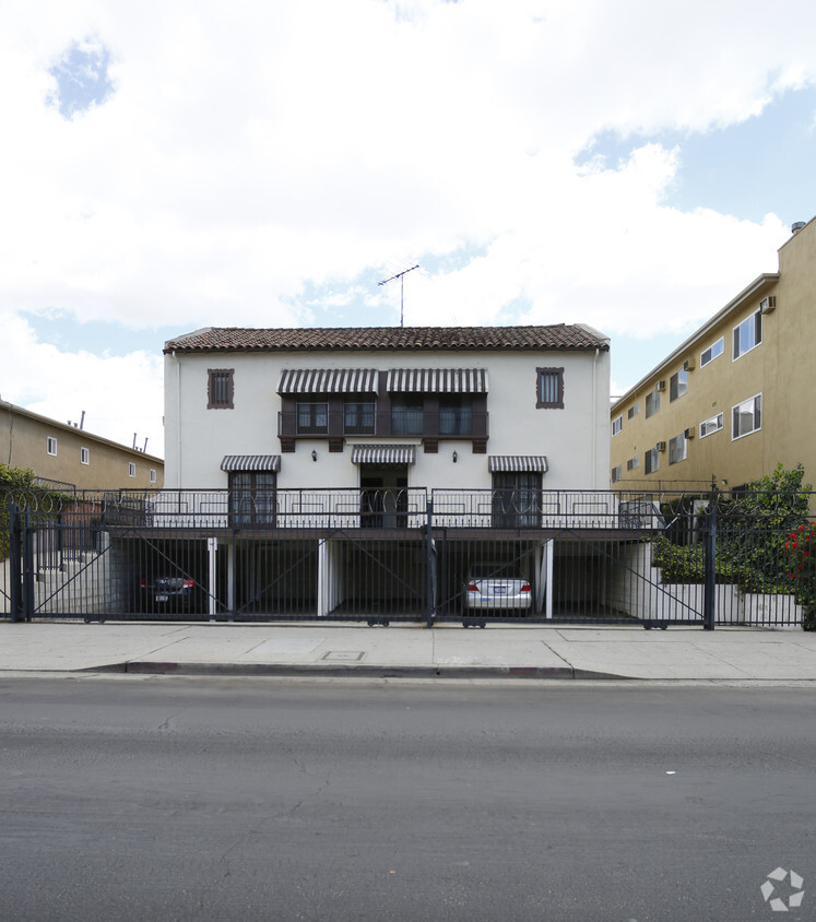 Building Photo - 816 S Catalina St