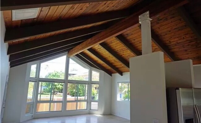 Building Photo - Renovated Sunset Beach Home available Augu...