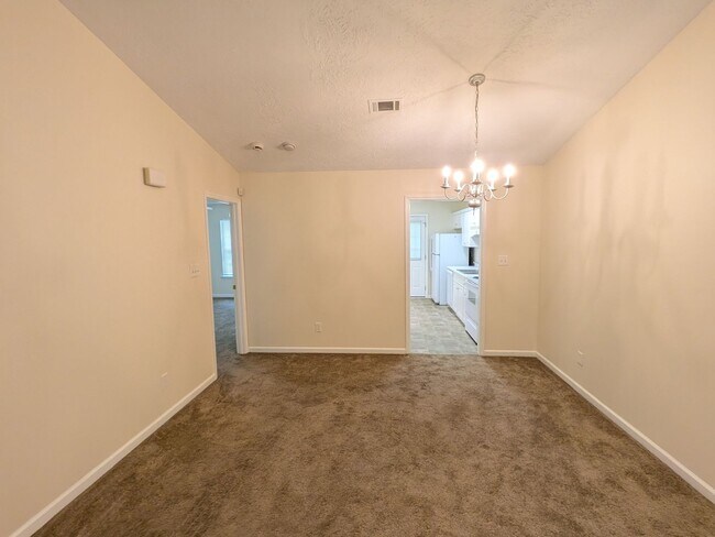 Building Photo - 526 Edgecliff Ln
