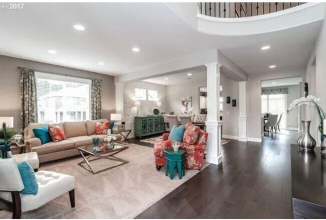 Building Photo - Newer 5 Bedroom Home w/ 2 Offices!