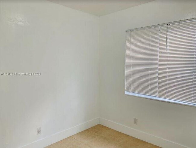 Foto del edificio - 691 NE 86th St