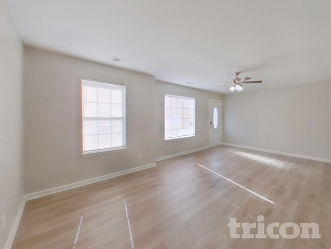 Building Photo - 262 Stonewood Dr