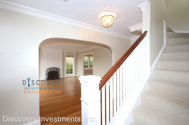 Building Photo - 3 br, 2.5 bath House - 1134 Winsor Ave.