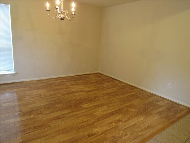 Foto del edificio - 6338 Applewood Forest Dr