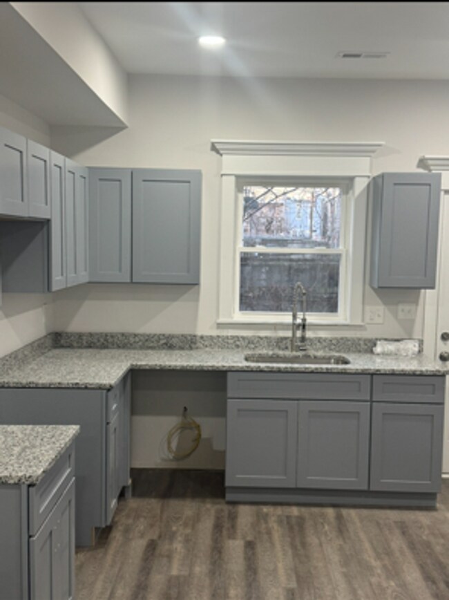 Foto del edificio - Beautifully Updated Townhome in Prime Location – Move-In Ready!