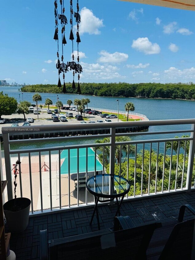 Foto principal - 400 Kings Point Dr