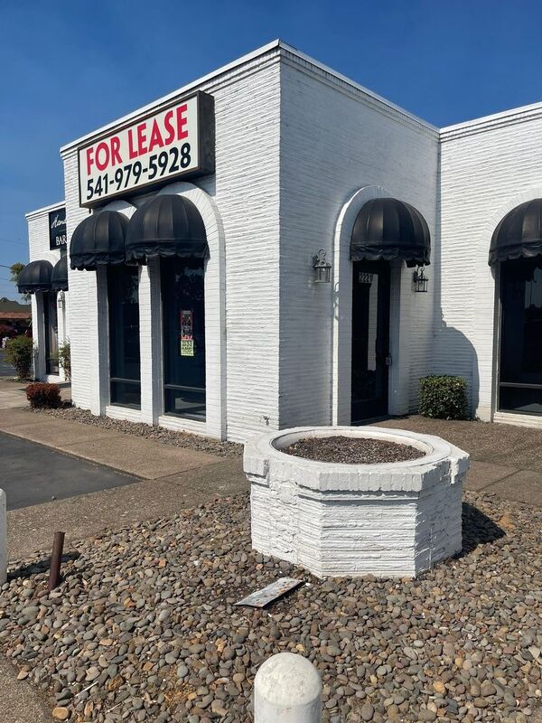 Foto del edificio - 2221 Santiam Hwy SE