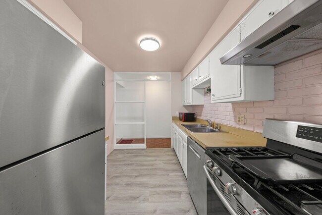 Foto del edificio - 2640 Mitchell Dr