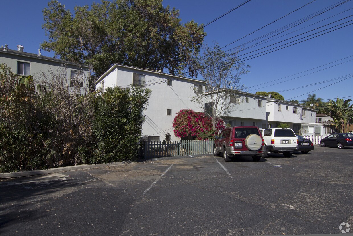 Primary Photo - 3121-3149 Boundary St