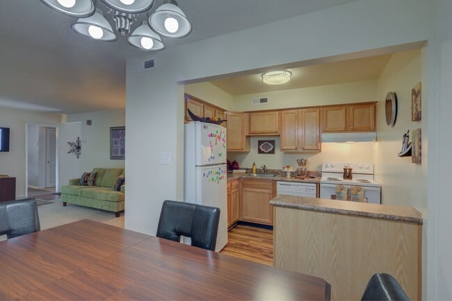 Building Photo - Chapel Lake Apartments