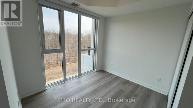 Photo du bâtiment - 760-760 Whitlock Ave