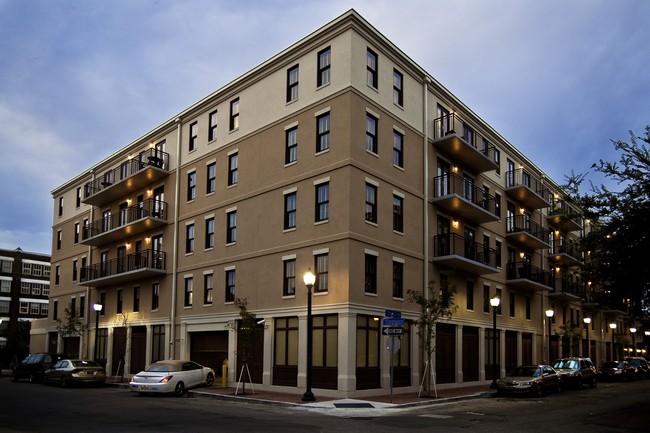 Building Photo - Nine 27 Apartments