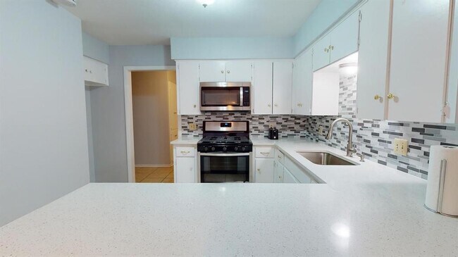 Building Photo - 7611 Lunar Dr