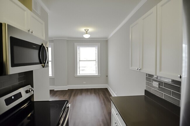 Foto del edificio - 817 W Lakeside Pl