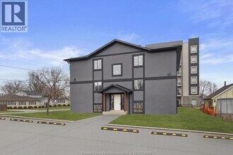 Building Photo - 120 Centre St