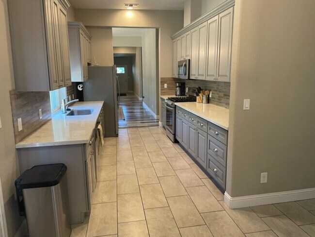 Foto del edificio - Modern Ease Meets Everyday Comfort in This Colusa Solar Home