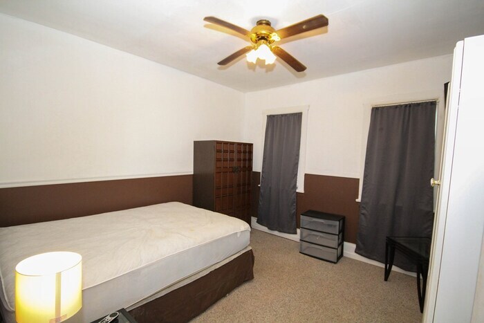Building Photo - 212 Warwood Ave