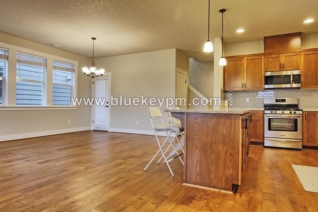 Foto del edificio - 4 Bed 3 Bath Home in Bethany Across From B...
