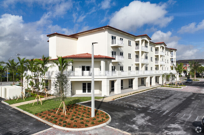 Building Photo - Grand at Doral