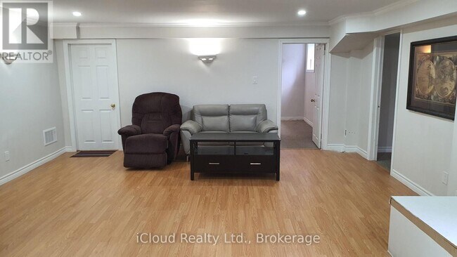 Building Photo - 5 Inder Heights Dr