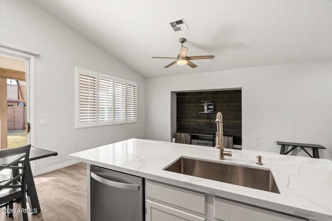 Foto del edificio - 6681 W Dublin Ln