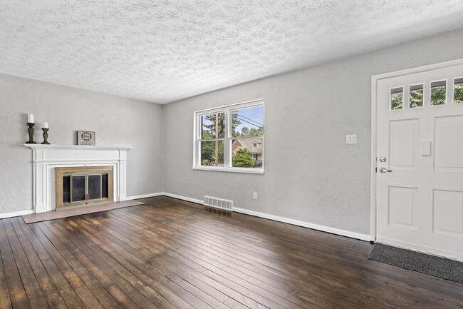 Building Photo - Quaint 4 Bed Cap Cod in Kettering