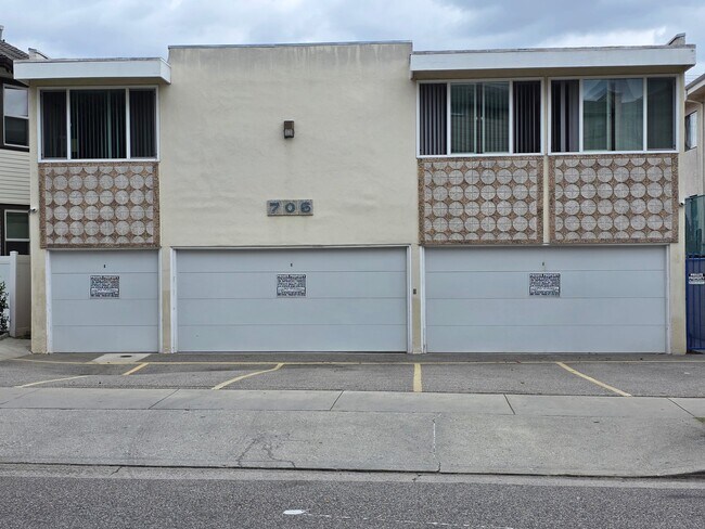 Building Photo - 706 E Harvard St