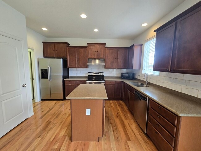 Foto del edificio - Beautiful 4-Bed, 3.5-Bath Home with Mounta...