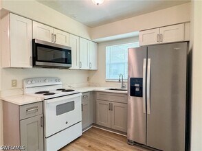 Building Photo - 914 San Remo Ave