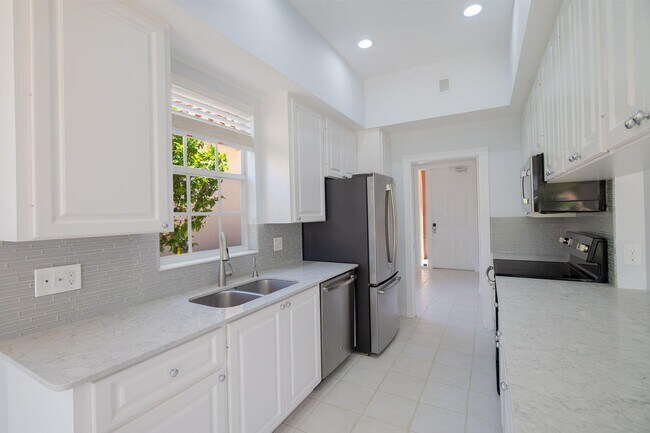 Building Photo - 4786 Blossom Dr