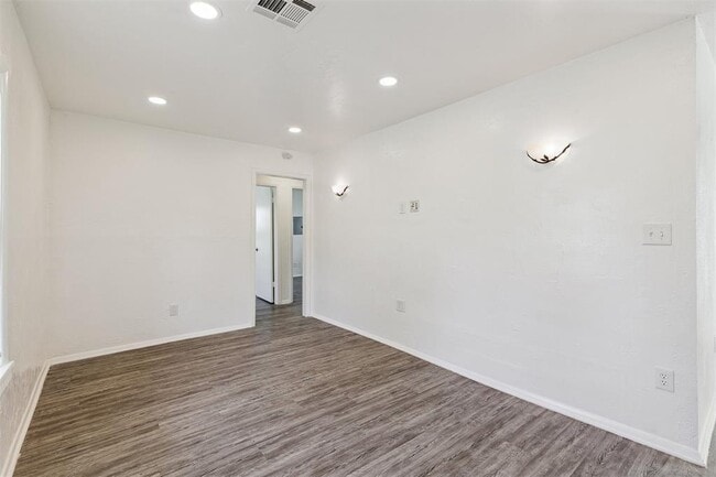 Building Photo - 1006 SE 51st St