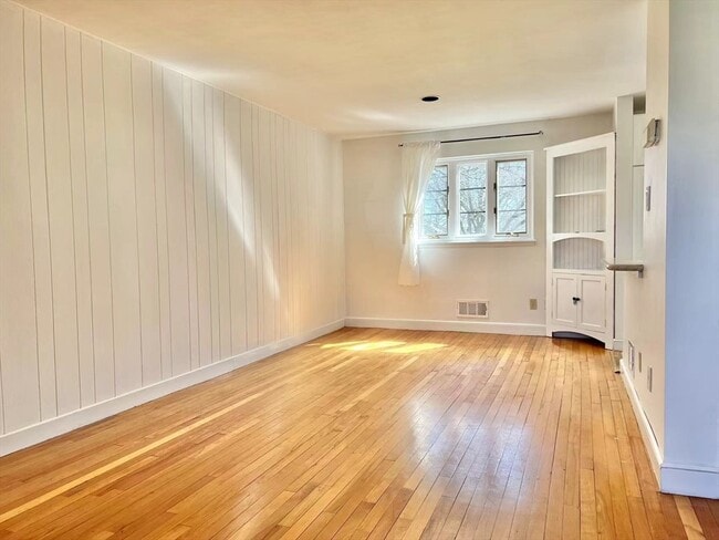 Building Photo - 92 Duff St