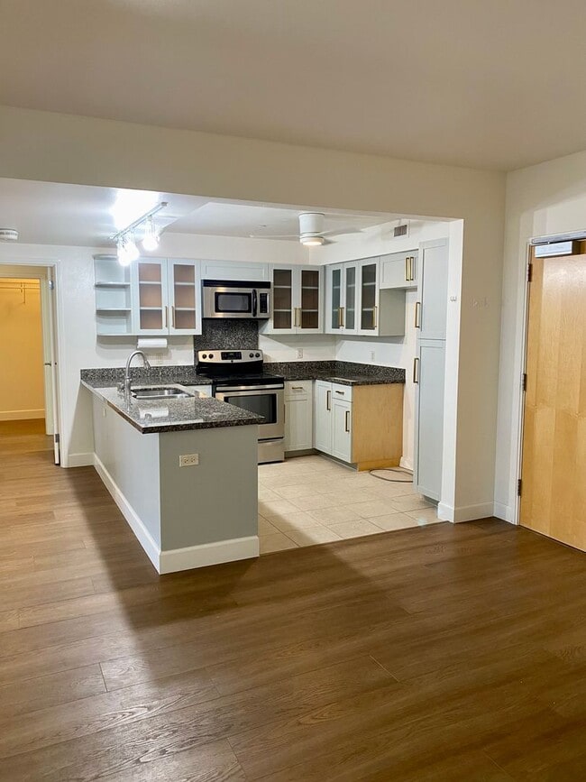 Photo - Keola Lai - Spacious 2/2/2 in Kakaako Apartment