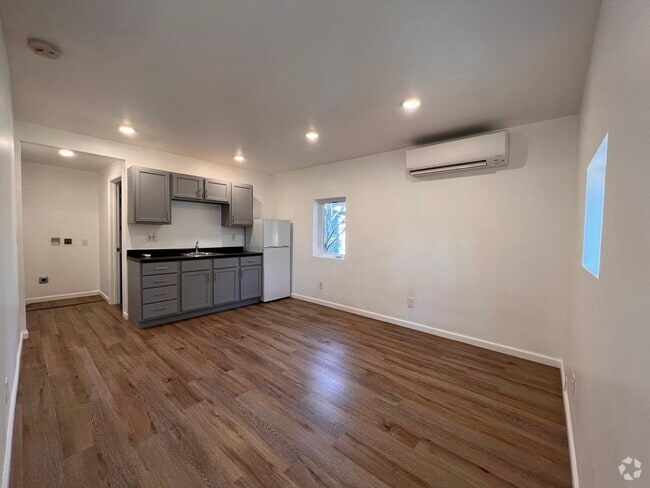 Building Photo - 947 Woodmere Ave