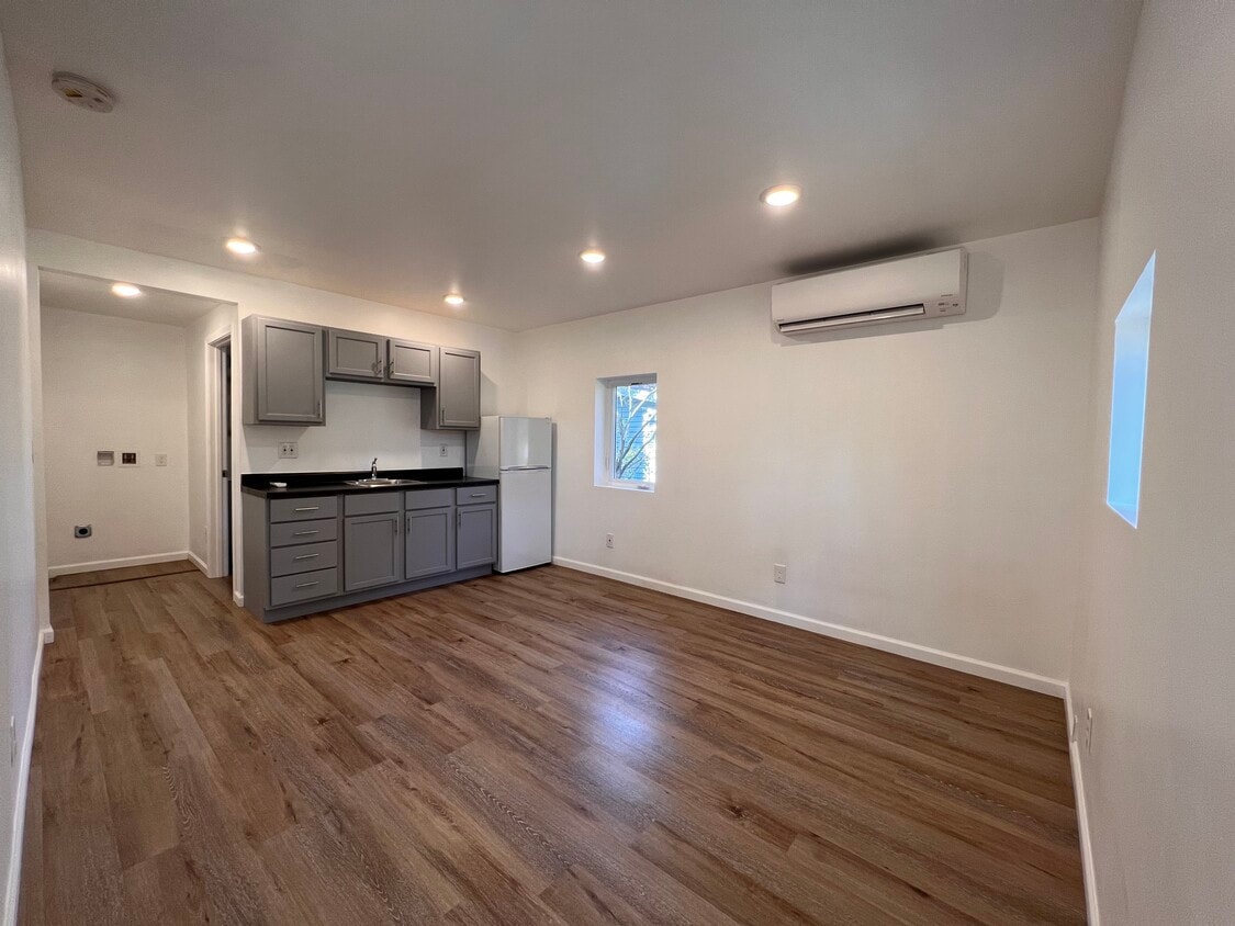 Primary Photo - 947 Woodmere Ave