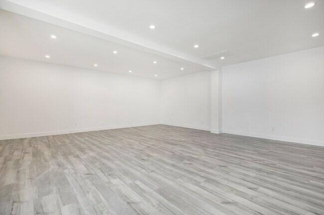 Foto del edificio - 11324 Haskell Ave