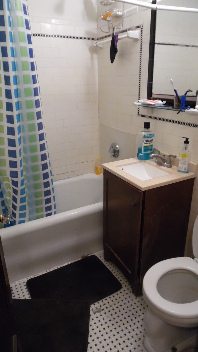 Building Photo - 347 Pleasant St