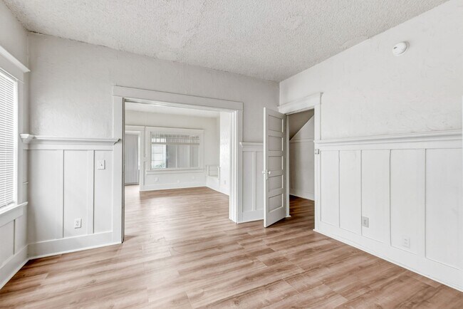 Foto del edificio - Spacious 1BR + 2.5BA Near USC and DTLA | First Floor Unit