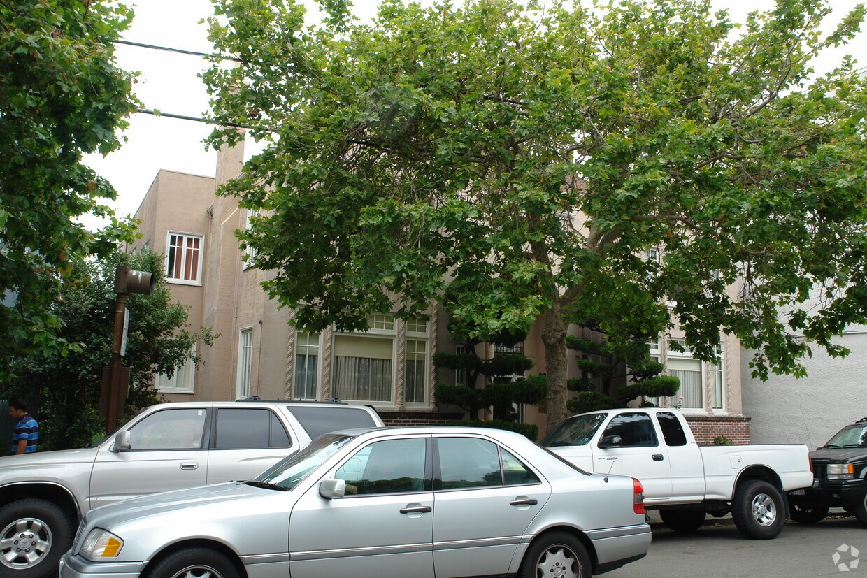 Foto del edificio - 28 Domingo Ave