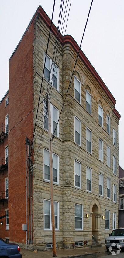 Foto del edificio - 2106 Sinton Ave